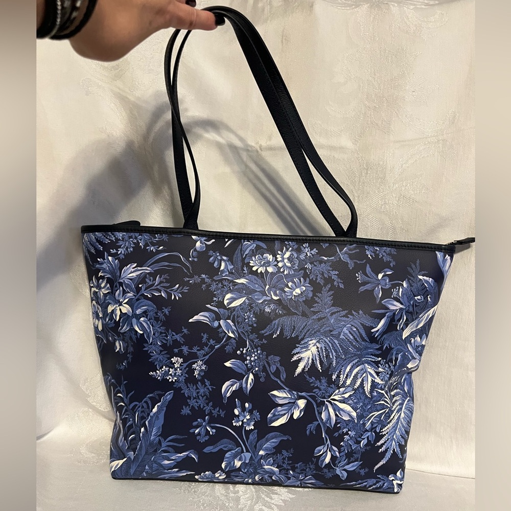 Talbots large floral print totebag in varying shades of blue w/navy leather trim